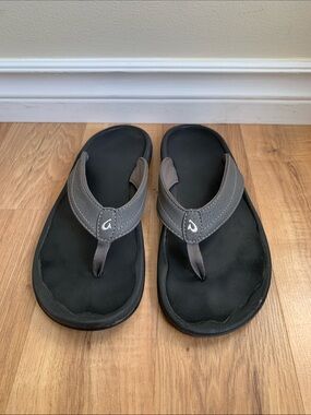 OluKai Black and Gray Women's Flip Flop Sandals